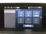 ラジオ、フルセグテレビ、CD再生、DVD再生、SD再生(音楽/動画)、SD録音(別途SDカードが必要です)、Bluetoothオーディオが使用可能です。機能の詳細は、展示店舗までお尋ねください。
