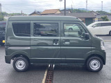 全国納車も可能です。その際は県外登録費用と陸送費が別途かかりますこと、ご了承ください。