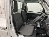 【フロントシート】さまざまな体格の方が快適に運転ができるよう配慮したシートになっております。