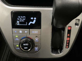 『オートエアコン』は、一度温度を設定すれば自動で設定温度に調整。車内温度を快適に保ちます。