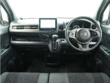 ◆視界広々で非常に運転しやすくロングドライブでも疲れを感じさせないすっきりとまとまったインパネ周りです。