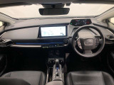 シンプルながら機能性あふれる運転席廻りです。視界性もよく、運転しやすいですよ。