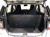 バンパーの低い位置から開くので、荷物の出し入れが楽です。