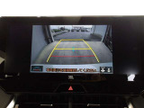 バックモニター付きで慣れない駐車場や車庫入れをサポートします。