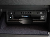 運転席お膝元にETCカード挿入口がございます。