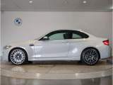 【拘りのFR】BMWが多く採用するFR車。ダイレクトでスポーティな加速感・シャープなハンドリングを実現。縦置きエンジンレイアウトにより、フラットで上質な乗り味です。