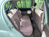 コンパクトカーですが、セカンドシートは十分な広さがあり快適にお乗りいただけます♪シートを倒して大きな荷物を積んだりと、用途の幅が広い1台です。