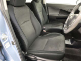 運転席・助手席まわりです。ゆったりと座って頂けるシートで快適です。