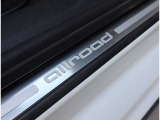 Audi正規ディーラーが高品質をお約束。高度な訓練・教育を受けたAudi専任メカニックが、100項目にもおよぶ精密な点検を実施いたします。すべてをクリアしたAudi車だけが、あなたのお手元に届けられるのです。