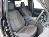 お車選びをお楽しみ頂けるよう、在庫車の展示スペースを十分に確保しております。