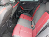 Audi正規ディーラーが高品質をお約束。高度な訓練・教育を受けたAudi専任メカニックが、100項目にもおよぶ精密な点検を実施いたします。すべてをクリアしたAudi車だけが、あなたのお手元に届けられるのです。