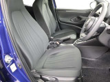 リラックスできる運転席です。外の喧騒を忘れさせてくれますね。見やすいメーターと操作しやすいスイッチ類もいいですね.
