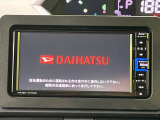 【純正ナビ】人気の純正ナビを装備しております。ナビの使いやすさはもちろん、オーディオ機能も充実!キャンプや旅行はもちろん、通勤や買い物など普段のドライブも楽しくなるはず♪