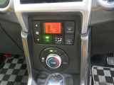 オートエアコン機能で、車内を自動的に、設定した温度に保ってくれます。