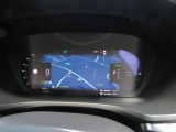 メーター中央にナビゲーションが表示されていており、運転中でも見やすい配置になっております。