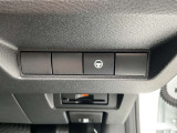 ハンドル右奥には各種設定スイッチがあります。運転者がスッと手を伸ばせば操作できので便利です。