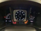 スピードメーターはこちら!すっきりとしたデザインで、昼間でも夜間でも見やすい設計になっています。