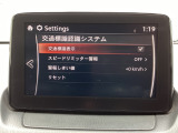 フォワードセンシングカメラで認識した交通標識をアクティブドライビングディスプレイに表示し、交通標識の見落とし防止を図り、安全運転を支援します。