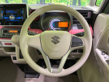 インテリアに合わせたデザインのステアリングは、運転される方のことも考え、運転しやすい形状、大きさです。是非一度、実際に触ってお確かめください。