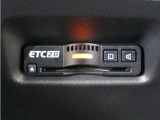 ◆ETC2.0装着◆進化したドライブ体験。料金収受システムだけだったETCが生まれ変わって、高速道路を賢く使うETC2.0に進化しました。多彩な情報サービスが便利で快適なドライブ体験を提供します。