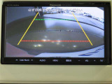 バックカメラが付いているので後方確認が非常にしやすいです。今や運転初心者も熟練者も必須装備!ついていて損はないですね♪