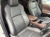 運転席側シートに大きなヘタレ・汚れ等はなく、快適にお乗りいただけます。