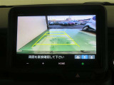車両後方の映像を映すバックモニター。進路を確認しながら安全に車庫入れできます。