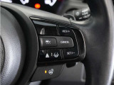 ◆アダプティブクルーズコントロール◆予め設定した車速内でクルマが自動的に加減速。前走車との適切な車間距離を維持しながら追従走行します。【LKAS】車線維持支援システムでステアリング操作を支援。