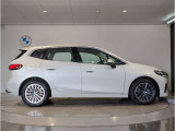 BMWでは重量配分にもこだわりがあり、FRモデルでは50:50とFFモデルでも60:40と前後の重量バランスにこだわり、軽快なハンドリングを実現しております。