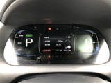 大型メーターで視界も良好な運転席廻りです。運転時の視線移動が少なくて済むので、安全性にも一役かってくれます。