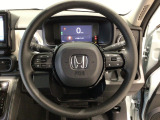 運転にかかわる様々な操作を安全に行えるように視点移動が少なく操作性に配慮されたスイッチ類が凝縮されたコクピットです。