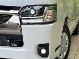 【LEDヘッドライト】悪天候や夜間走行時も良好な視界を確保し安心して運転できる高輝度LEDヘッドライトを装備!点灯速度が早く、消費電力も抑えられています。