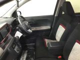 高いホールド性で運転姿勢が安定します。長距離ドライブでも疲れにくいのが魅力です。快適なドライビングライフをお送りください♪