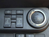 プッシュスタートです。運転席から後席スライドドアの開閉可能です。
