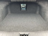 長物収納時に活躍するトランクスルー機構です。