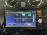 日産純正7インチナビ(MM114D-W)装備。