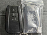キーを取り出さずにドアを施錠&解錠。クルマの始動も可能です。