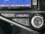 【オートエアコン】一度お好みの温度に設定すれば、車内の温度を検知し風量や温度を自動で調整。暑い&hellip;寒い&hellip;と何度もスイッチ操作をする必要はありません。快適な車内空間には必須の機能ですね♪