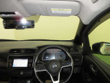 ドライバー目線で、使いやすく安全操作性と良好な視界を実現した運転席です。