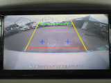 ナビ画面にバックビュ-モニタ-の映像を映し出しています。  狭い場所での車庫入れをサポ-トしてくれる便利アイテムです。