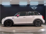 気密性の高いMINIは外観のかわいらしさとは裏腹に、外の雑音を遮り、高級感のある快適なドライブをお楽しみいただけます。