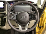 ハンドルにHondaセンシング系のクルーズコントロールやレーンキープアシストなどのスイッチと、オーディオの操作スイッチが装備されています。ハンドルから手を離さず安全に操作できます。