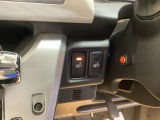 運転席と助手席には寒い時期に大活躍のシートヒーター付です。