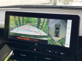 【パノラミックビューモニター】専用のカメラにより、上から見下ろしたような視点で360度クルマの周囲を確認することができます☆死角部分も確認しやすく、狭い場所での切り返しや駐車もスムーズに行えます。