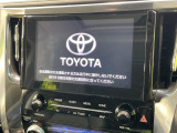 【メーカー純正ナビ】インテリアに溶け込むスタイリッシュな「専用設計」メーカーナビを装備♪視認性や操作性など基本性能にも優れ、より上質なカーライフをお楽しみいただけます。