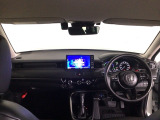【前方視界】開放的な前方視界!運転がしやすく疲れにくいです♪窓が大きく、見通しがとっても良いおクルマですよ♪