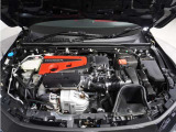CIVIC TYPE Rの心臓部。【2.0L VTEC TURBO】高回転エンジンならではの胸のすく吹け上がりを実現している。