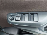 運転席に居ながらミラーコントロールできます!