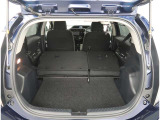 【トランクルーム】荷室の広さも十分です!シートアレンジでシートを畳めば長い荷物だって積めますね。シートアレンジの操作方法など、お気軽にご相談下さい。