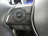 【ステアリングスイッチ】ステアリングから手を伸ばさなくても簡単にオーディオコントロールできますので、安全ですね。